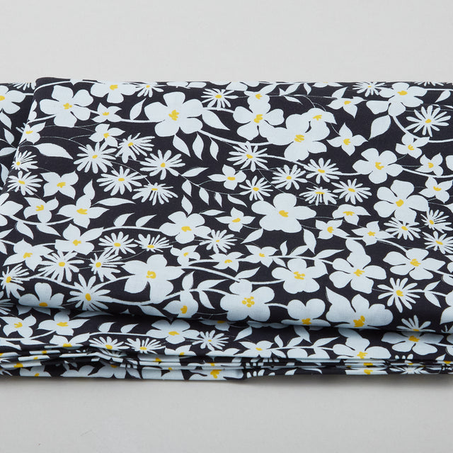 Digital Designs - White Flowers With Yellow Black 2 Yard Cut Primary Image