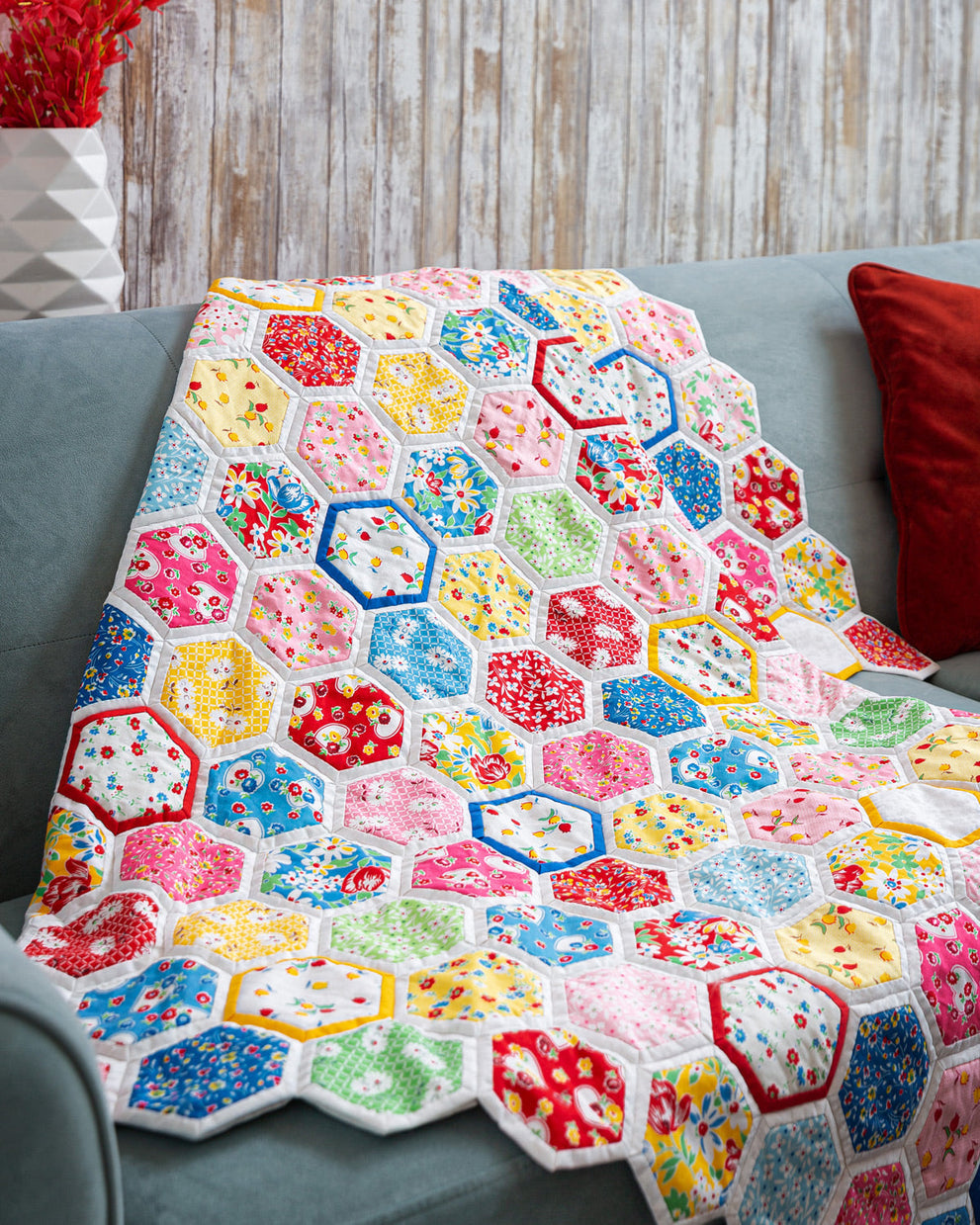 Quilt As You Go Hexagon Tutorial: Jenny Doan's Beautiful Hexie Quilting Method