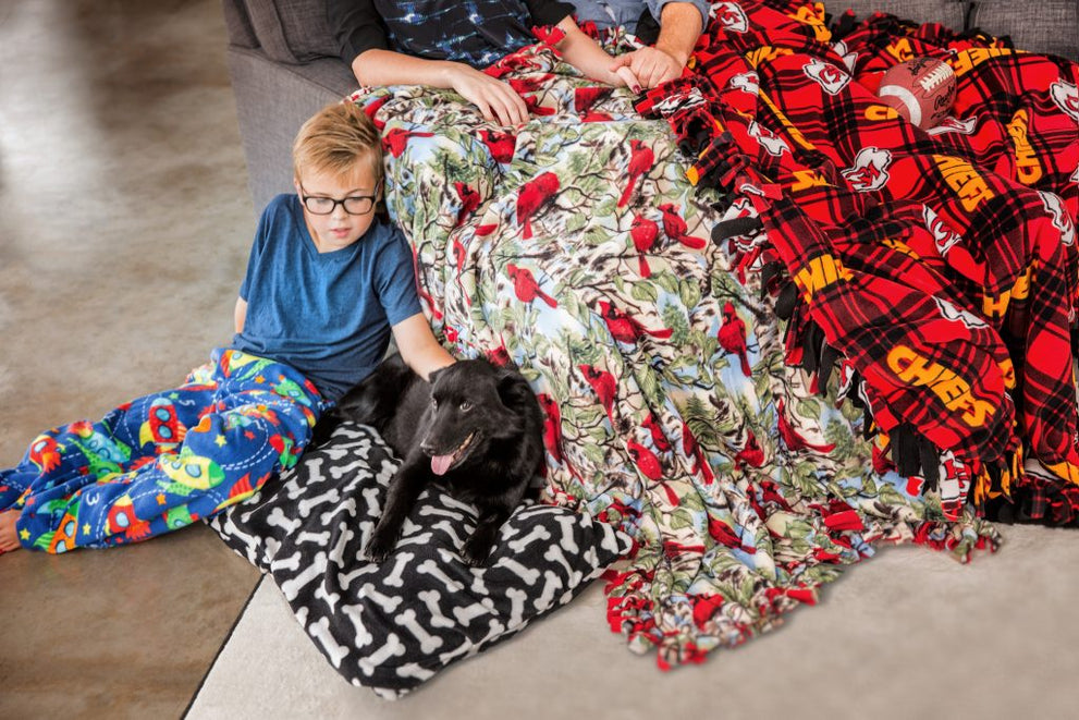 Easy No Sew DIY Fleece Blanket