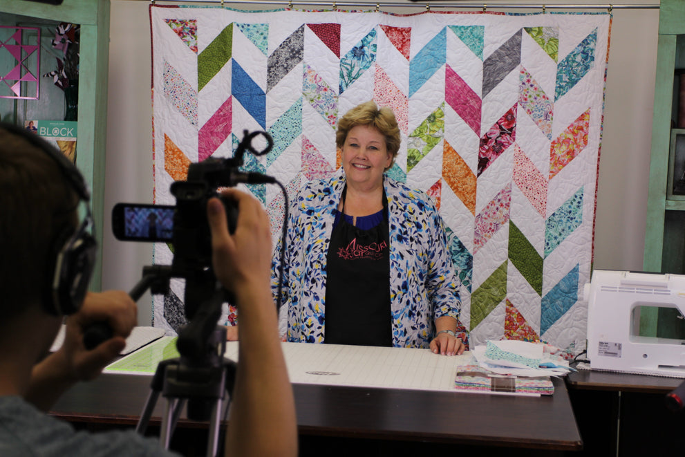 Herringbone Quilt Tutorial: Jenny Doan's Easy Layer Cake Method