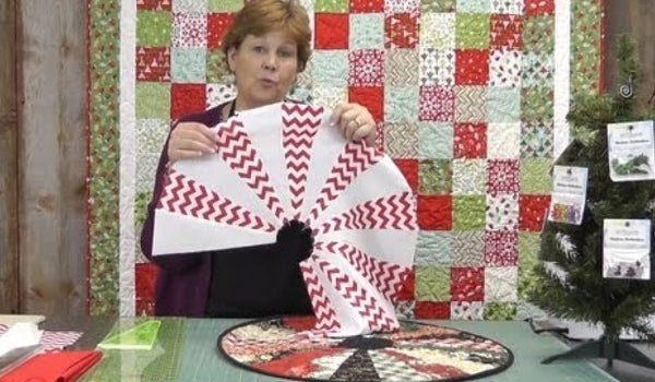 Easy Christmas Table Topper / Mini Tree Skirt