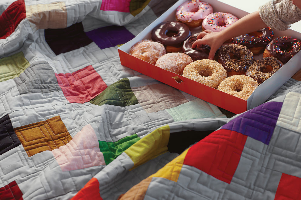 Falling Charms Quilt Tutorial: Jenny Doan's Easy Charm Pack Quilting Project