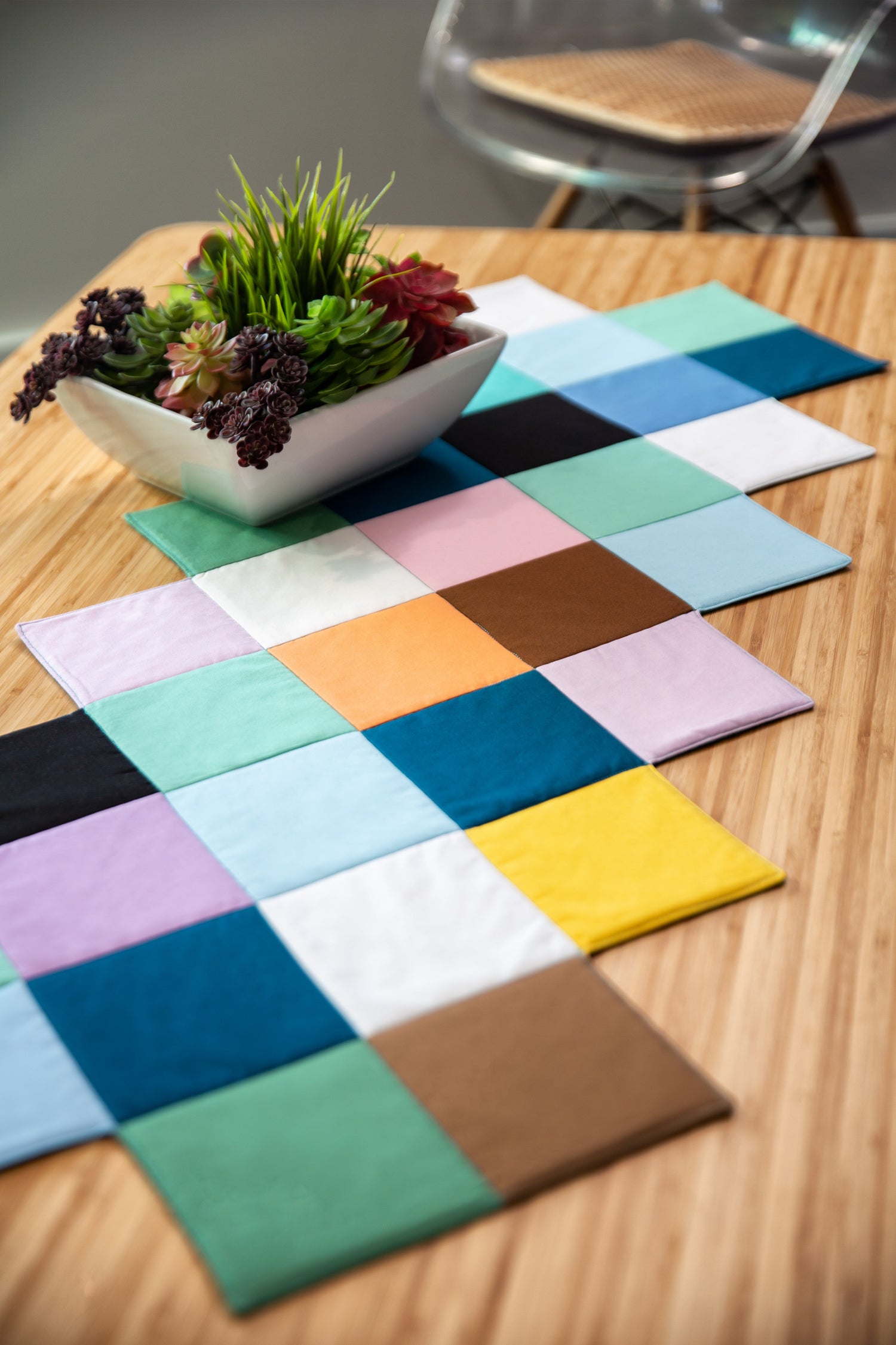 Zig Zag Table Runner Tutorial: Jenny Doan's Easy Charm Pack Project