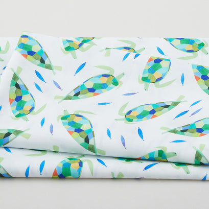 Colorful Aquatic - Swimming Sea Turtle White 2 Yard Cut
