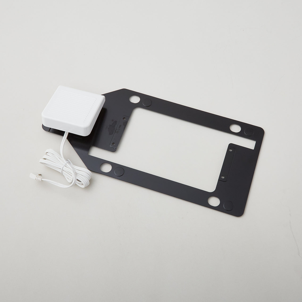 Bernette Foot Controller for Automatic Thread Cutter for b08 Primary Image