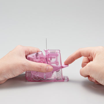 Clover Quick Desk Needle Threader Alternative View #2