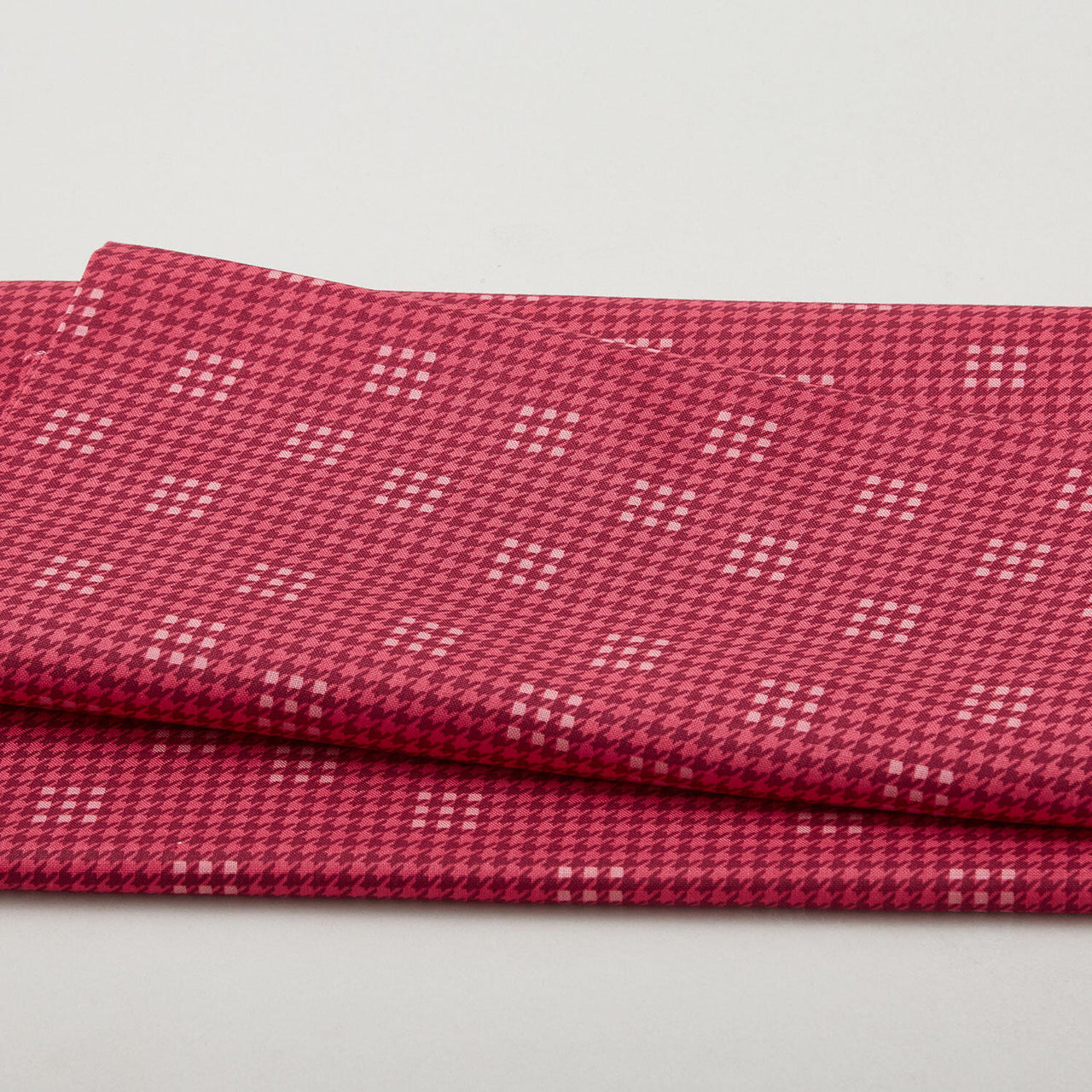 2025 LTD - Houndstooth Pomegranate 2 Yard Cut
