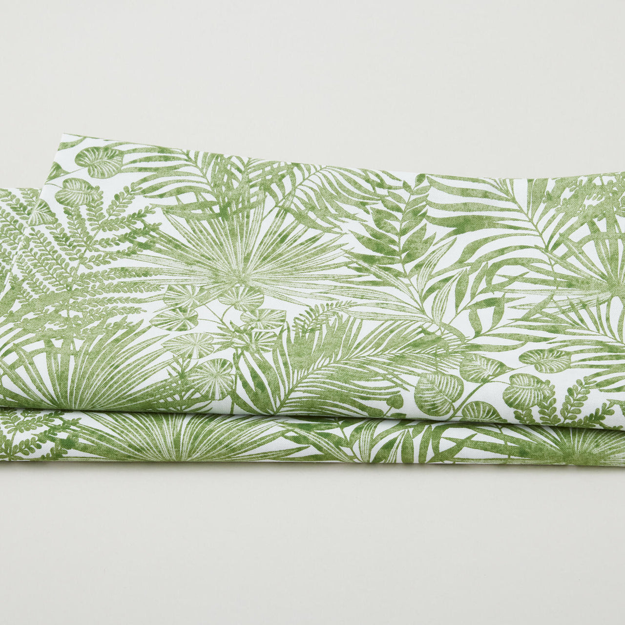 Betty's Geraniums - Leafy Garden White/Leaf 2 Yard Cut