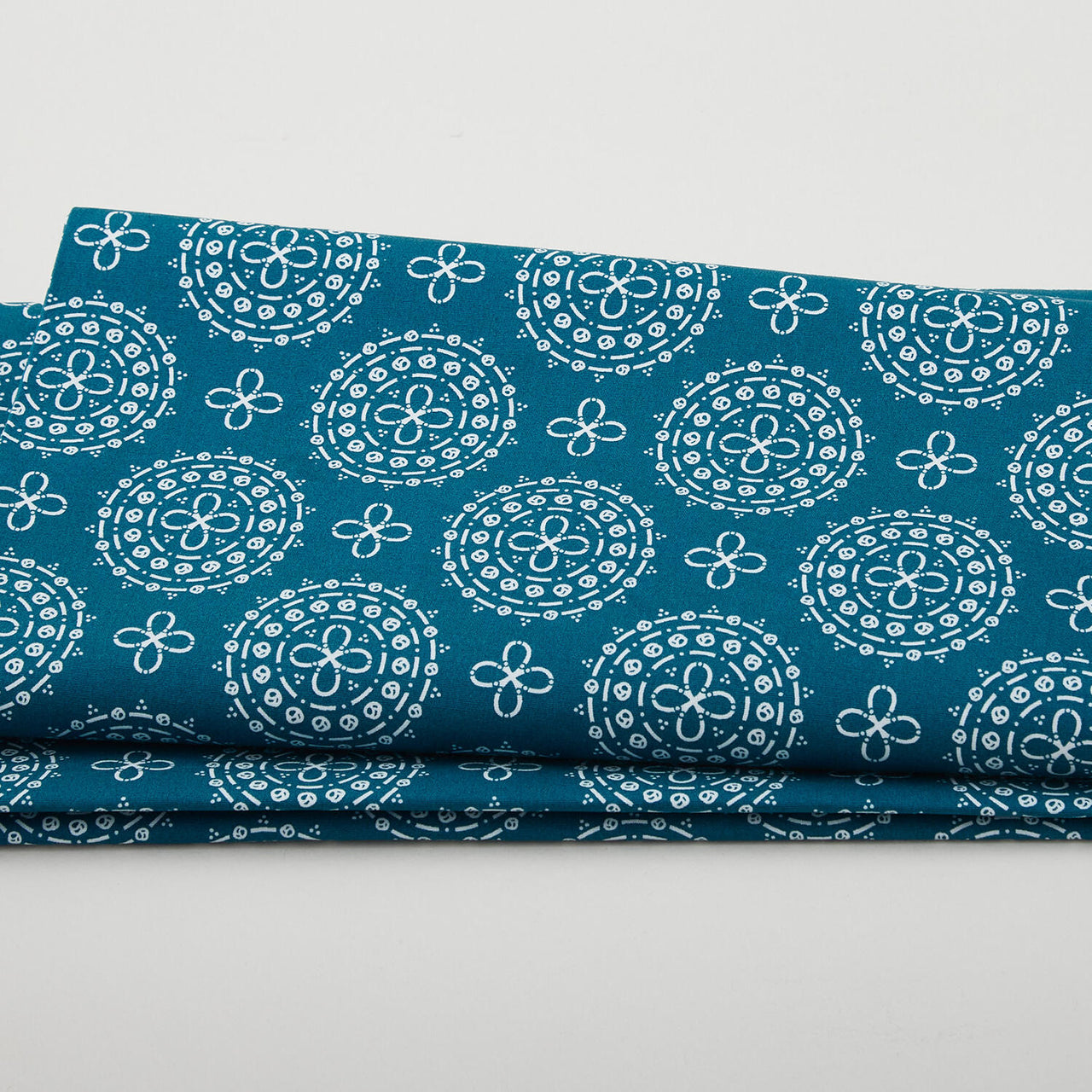 Blossom Hollow - Macrame Peacock 2 Yard Cut