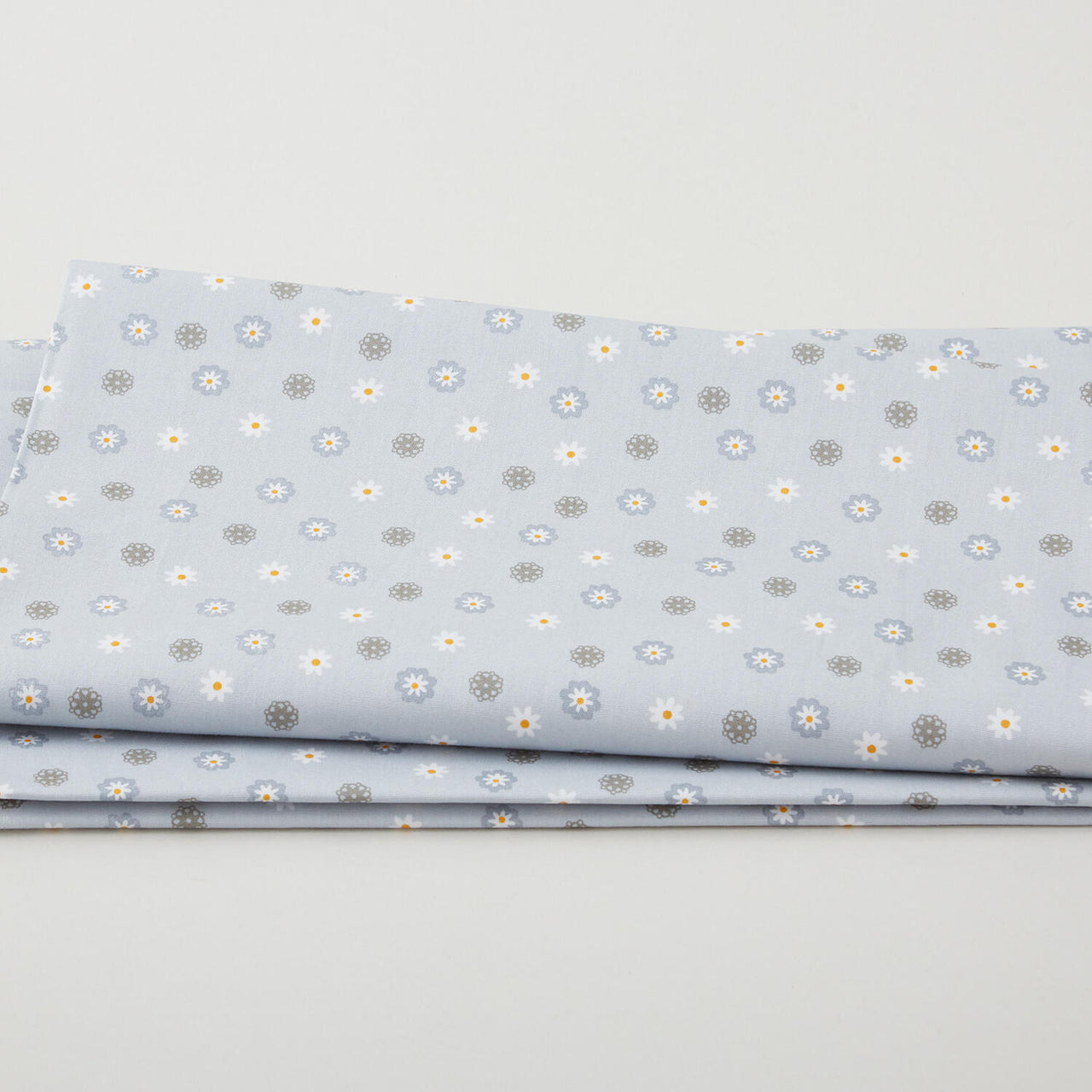 Blossom Hollow - Daisies Shadow 2 Yard Cut