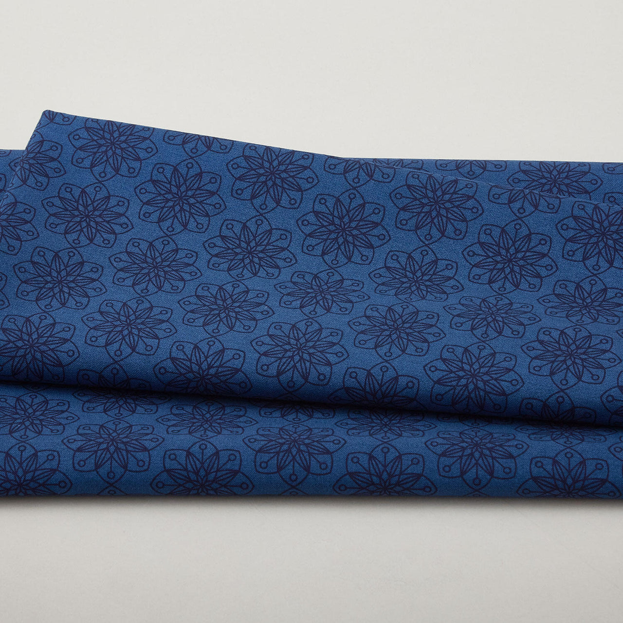 Snow Fall - Amaryllis Midnight 2 Yard Cut