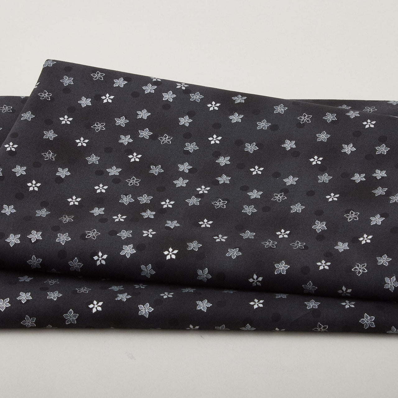 Frosty Snowflake - Poinsettia Black/Silver 3 Yard Cut