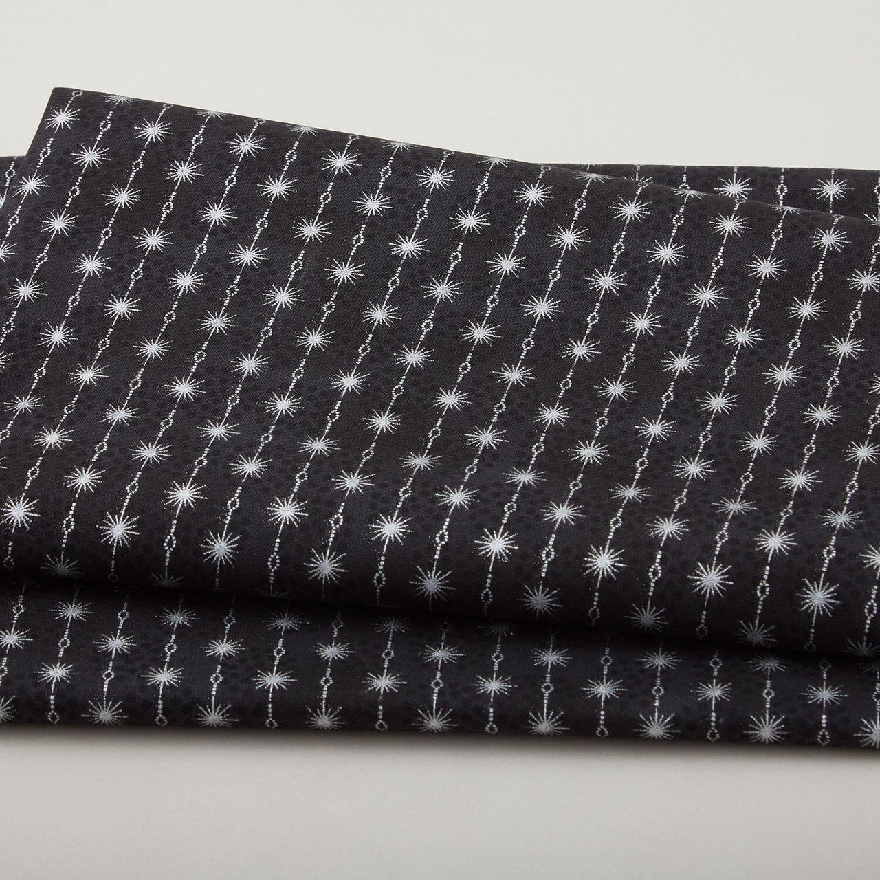 Frosty Snowflake - Stars In Line Black/Silver 3 Yard Cut