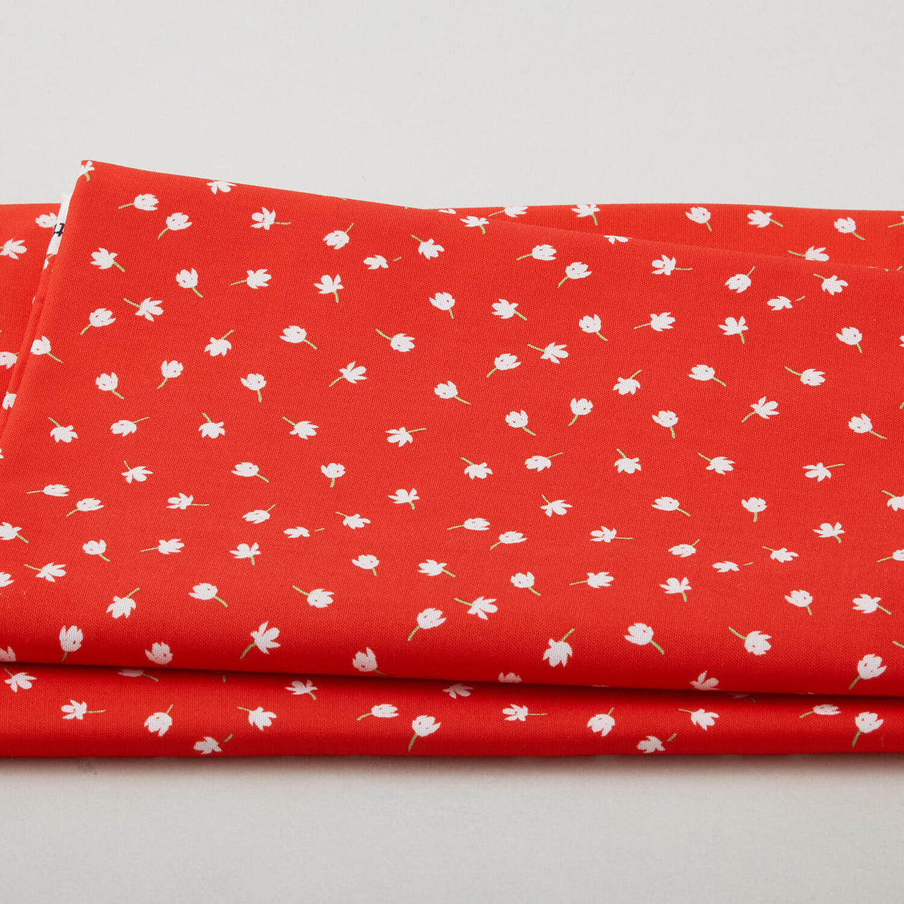 Sweetie - Small White Daisy Red 2 Yard Cut