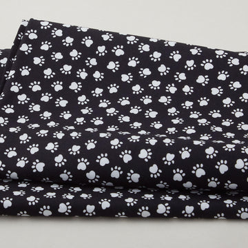 Sit Stay Love Favorites - Paws Black 2 Yard Cut