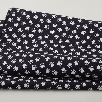 Sit Stay Love Favorites - Paws Black 2 Yard Cut