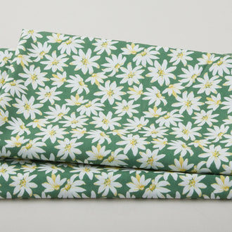 Meadow Breeze Favorites - Daisies Green 2 Yard Cut