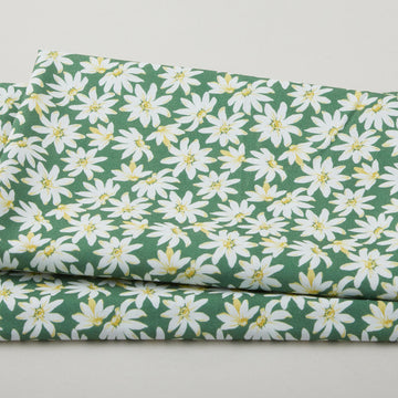 Meadow Breeze Favorites - Daisies Green 2 Yard Cut