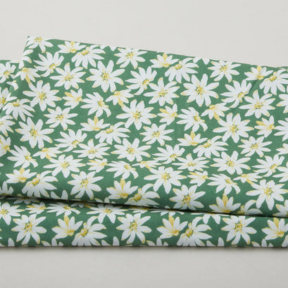 Meadow Breeze Favorites - Daisies Green 2 Yard Cut