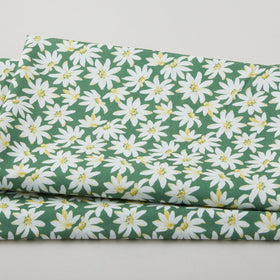 Meadow Breeze Favorites - Daisies Green 2 Yard Cut