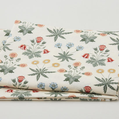 Emery Walker - Daisy Multi 2 Yard Cut