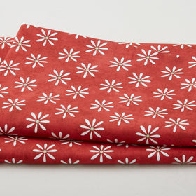 Pocket Full Of Posies - Set Daisies Red 2 Yard Cut
