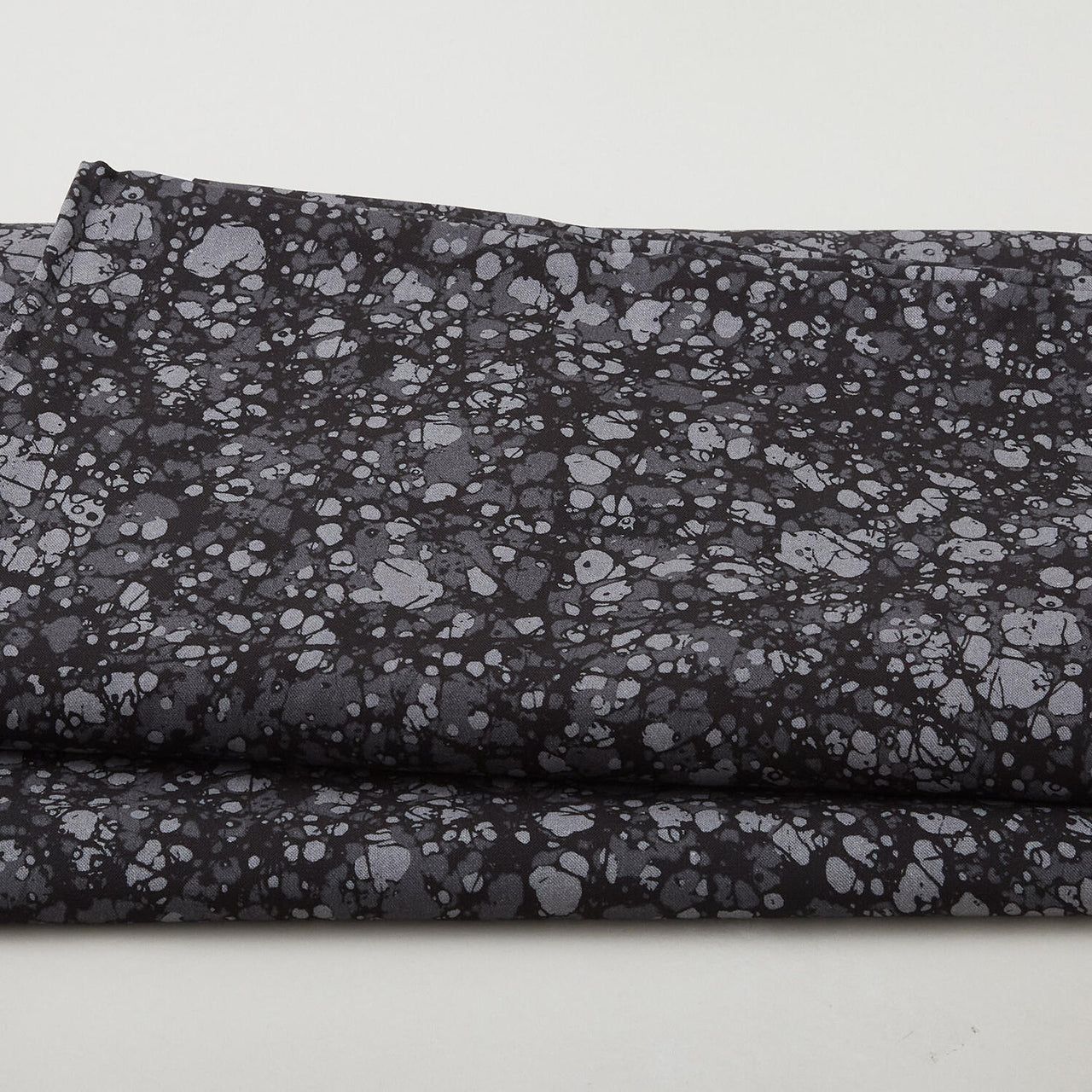 Crackle Mosaic 108" - Crackle Black 3 Yard Cut