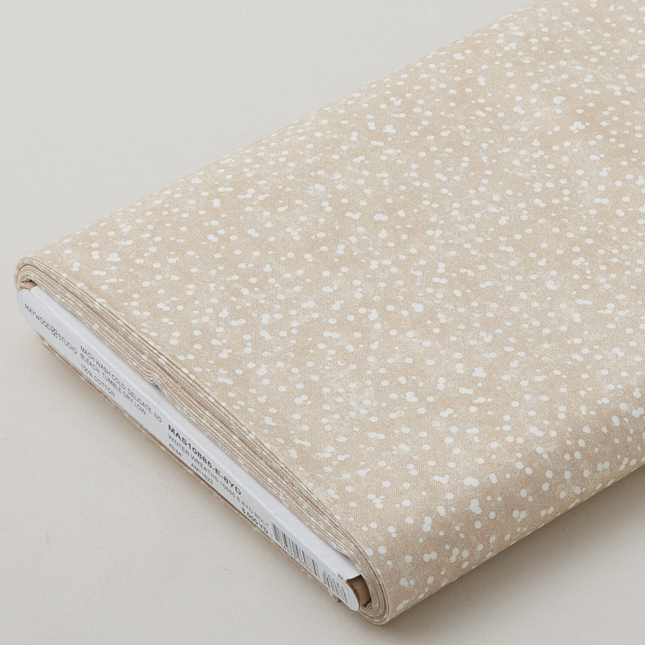 Winter Wreaths - Scattered Snow Cream 8 Yard Bolt