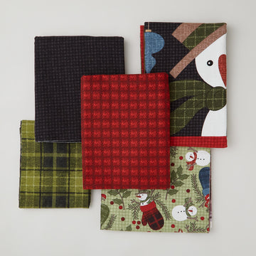 Holly Jolly Wall Hanging and Table Runner Kit