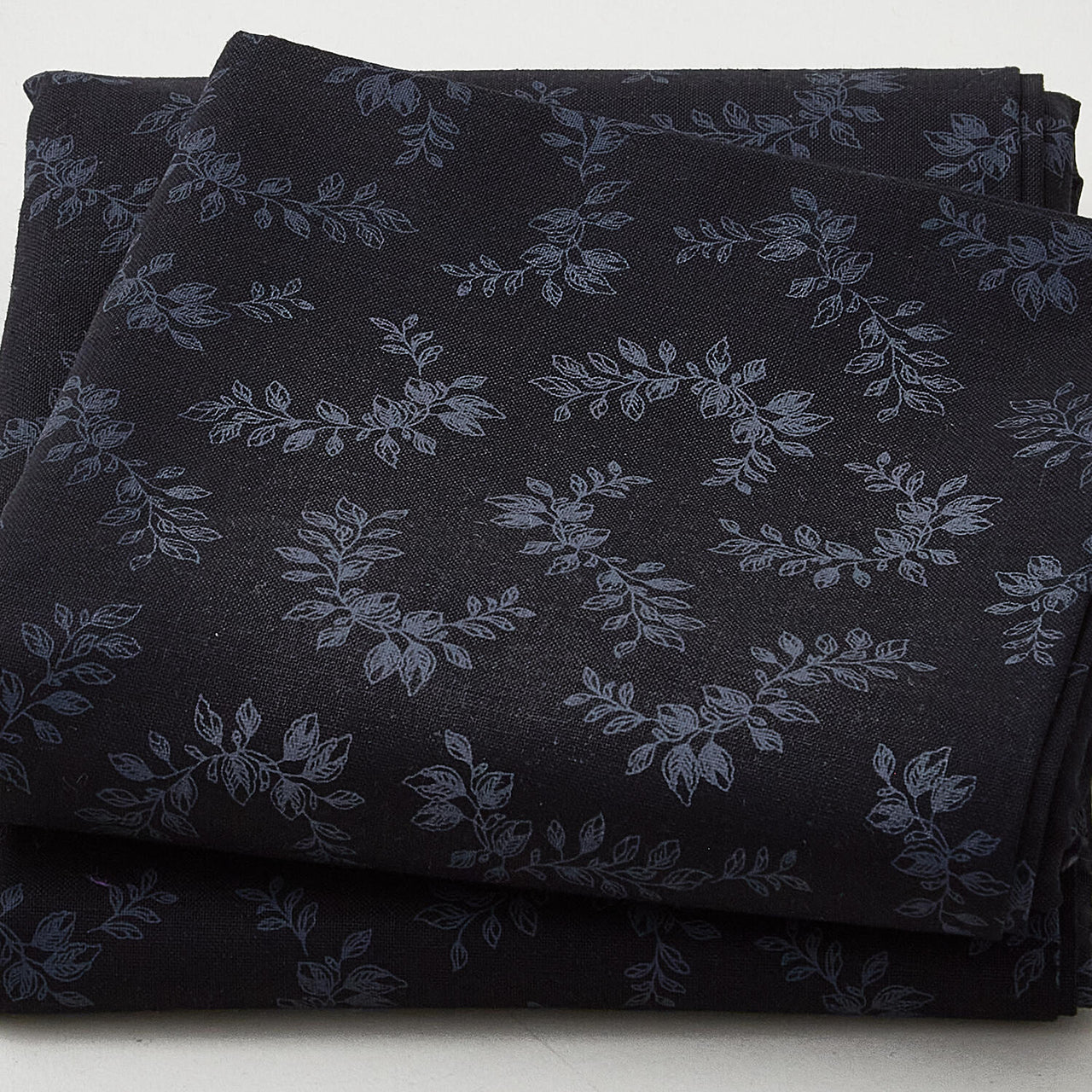 Blackout - Leaves Black 2 Yard Cut