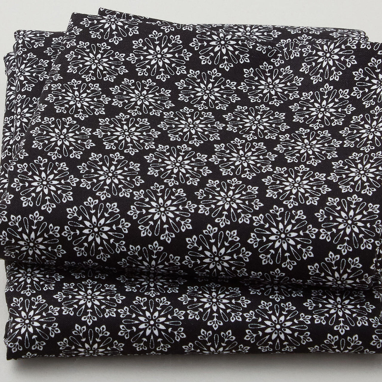 Blackout - Snowflake Jet 2 Yard Cut