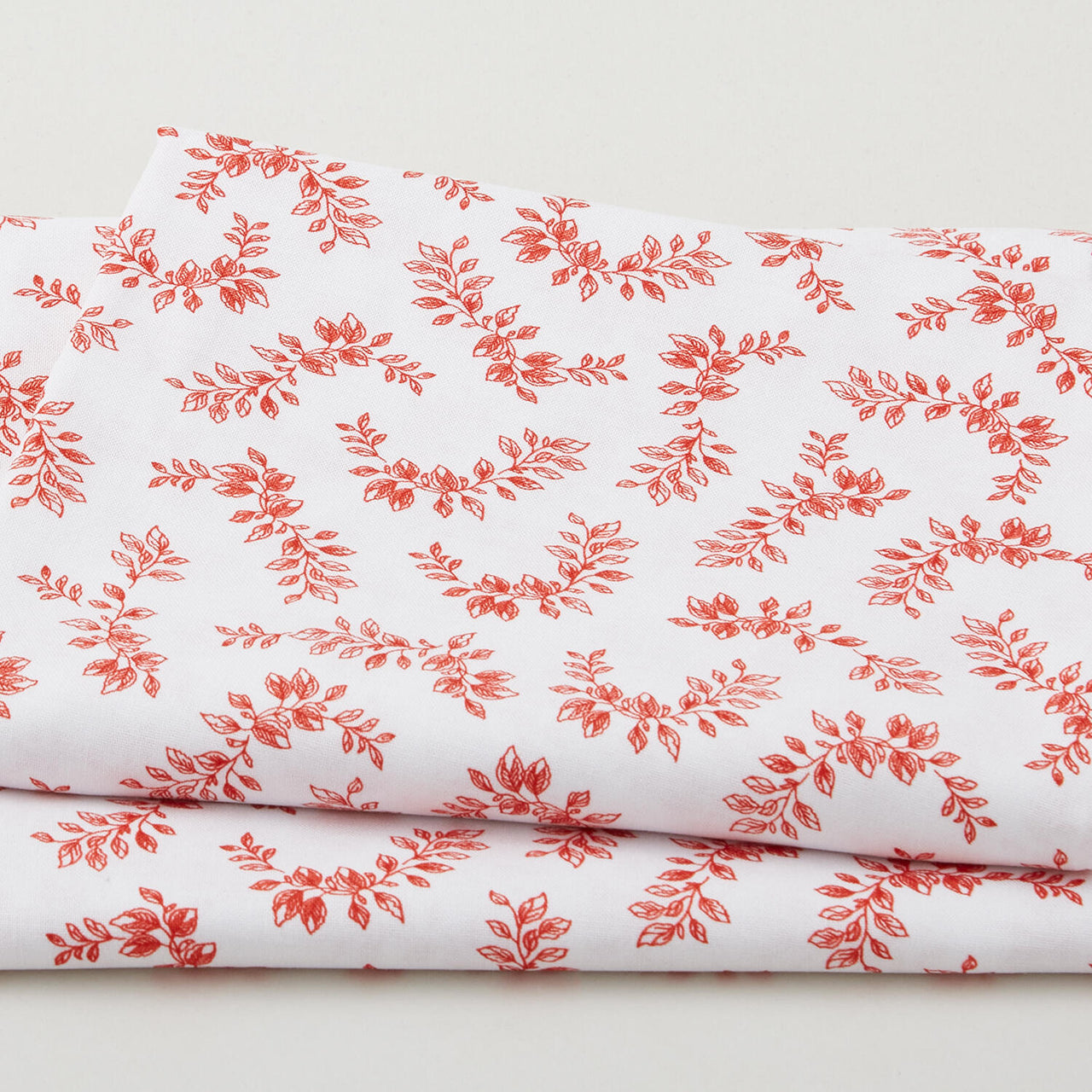 Crimson Posies Favorites - White Tossed Laurels 2 Yard Cut