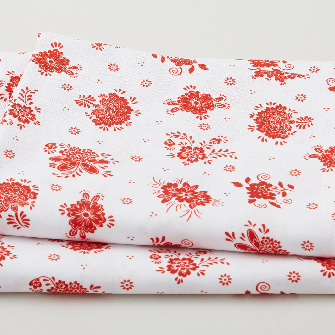 Crimson Posies Favorites - White Tossed Bouquet 2 Yard Cut