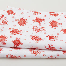 Crimson Posies Favorites - White Tossed Bouquet 2 Yard Cut