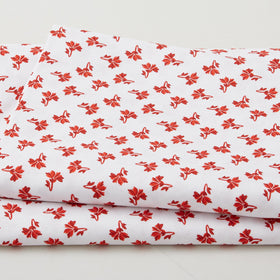 Crimson Posies Favorites - White Tossed Single Flower 2 Yard Cut