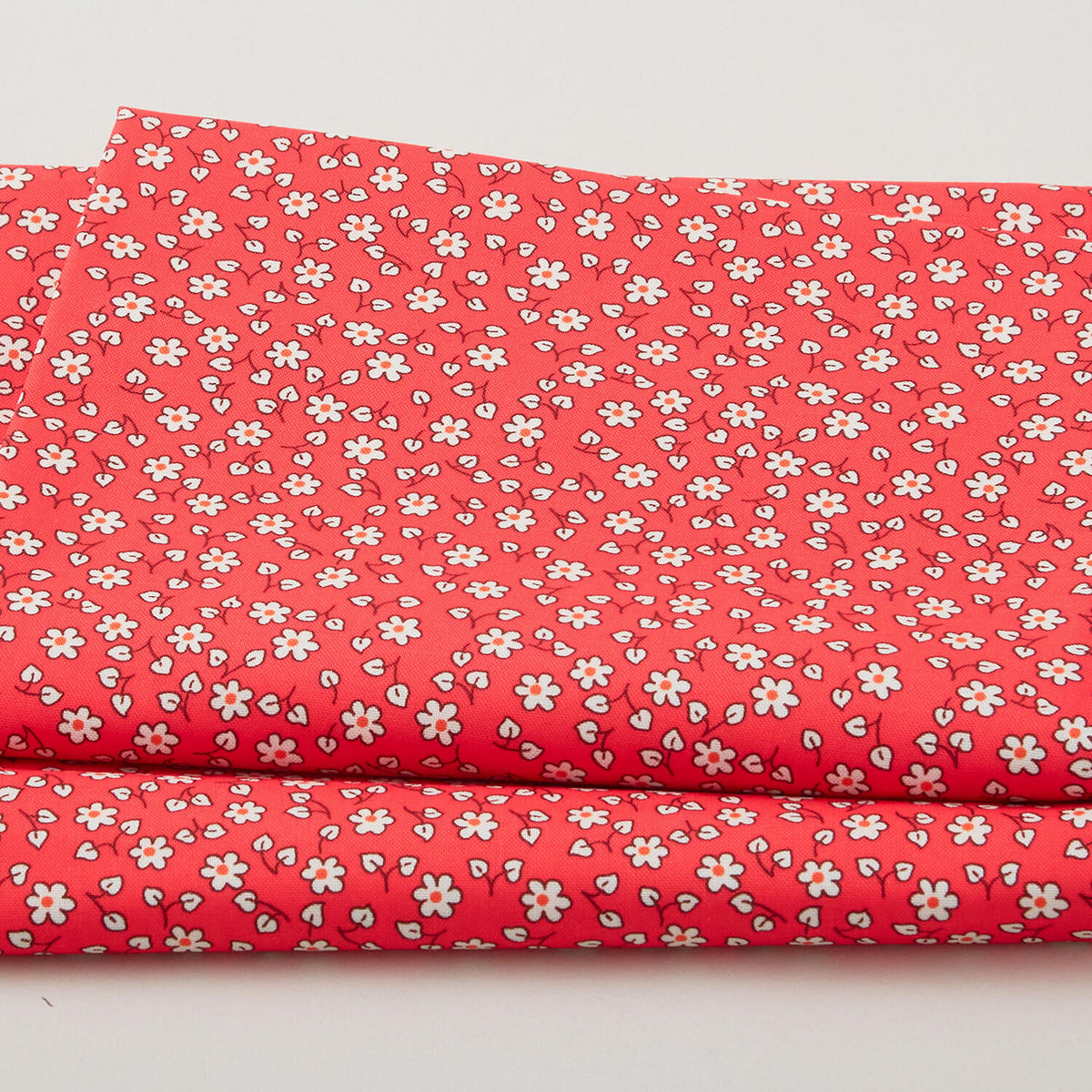 Fabric Market Favorites - Camellia Small Daisies 2 Yard Cut