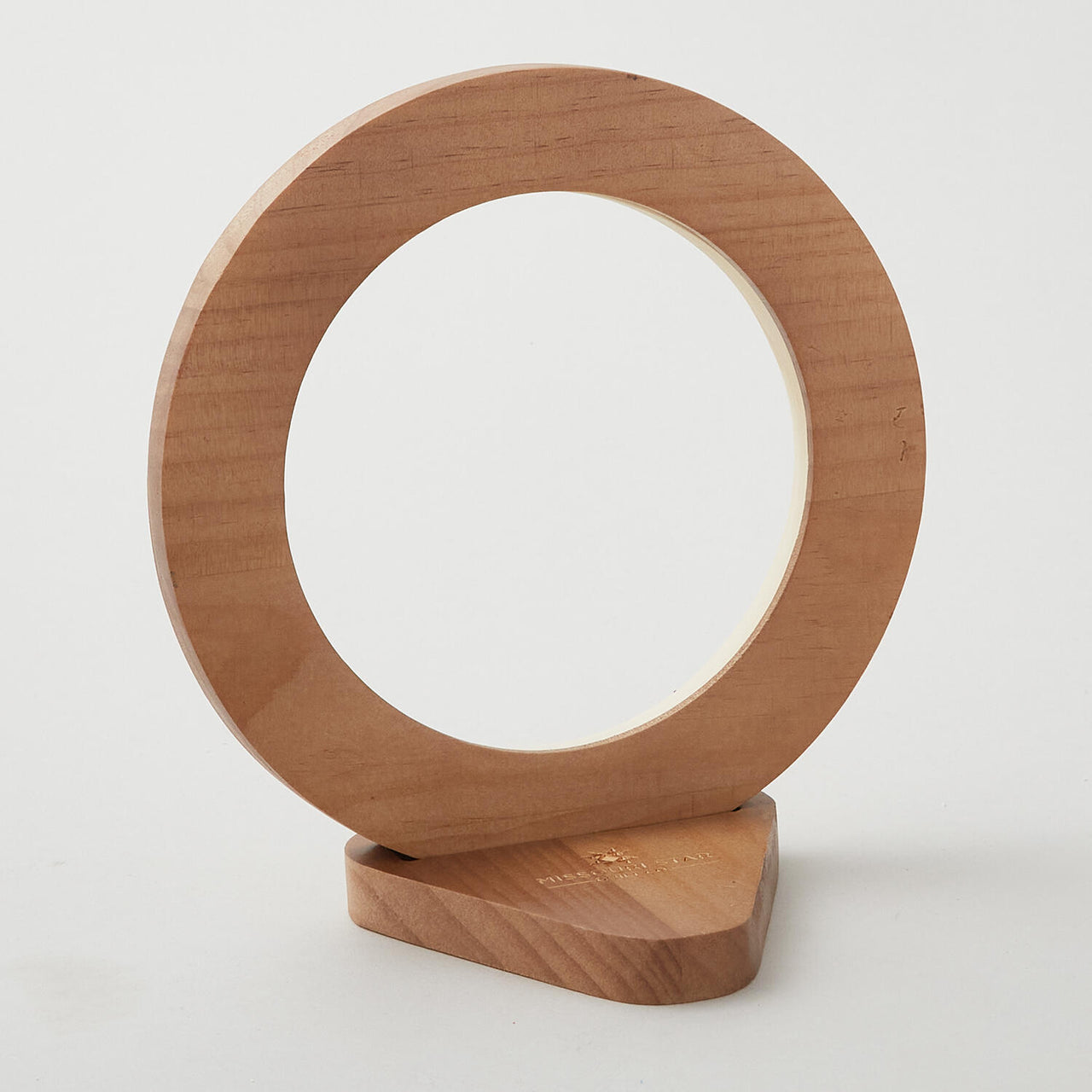 Missouri Star Hoop Display: 5" Rustic Oak Circle Frame and Prop