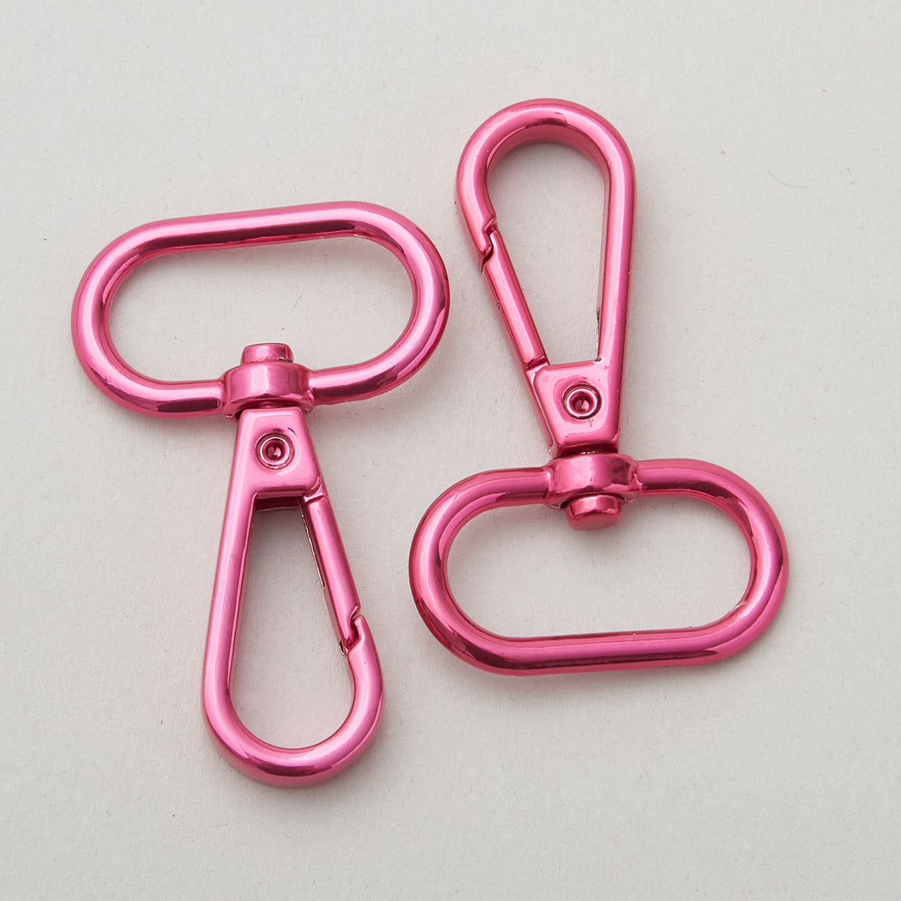 Sallie Tomato Tula Pink 1" Swivel Hook Oval Ring - Set of Two Pink Primary Image