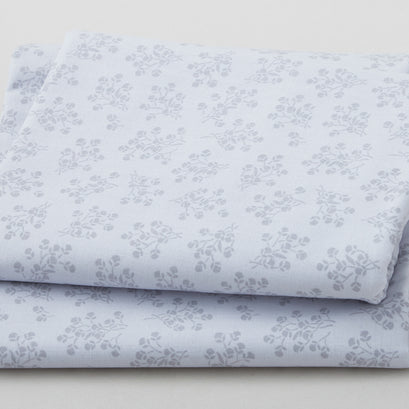 Bouquet Favorites - Bouquet Clusters Light Gray 3 Yard Cut