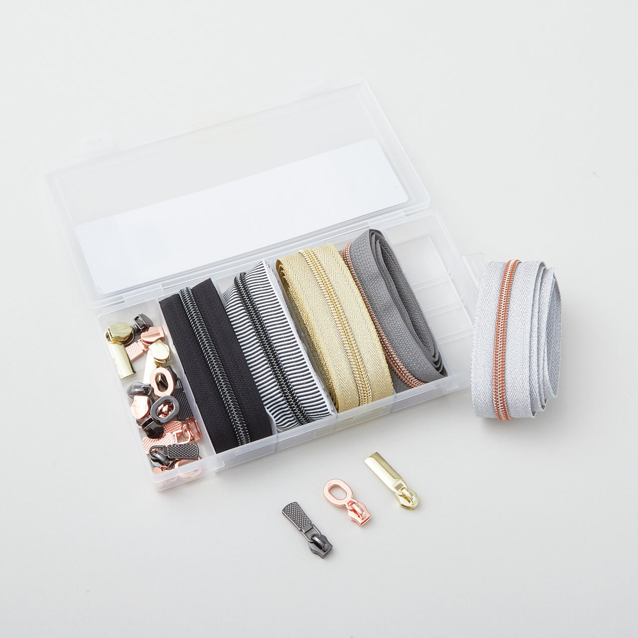 Sallie Tomato Cosmos Zipper Bundle Primary Image