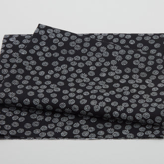 Quilter's Coordinates - Dotted Flowers Black One Yard Cut