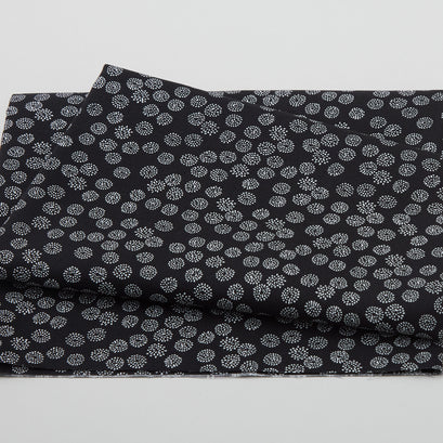 Quilter's Coordinates - Dotted Flowers Black One Yard Cut