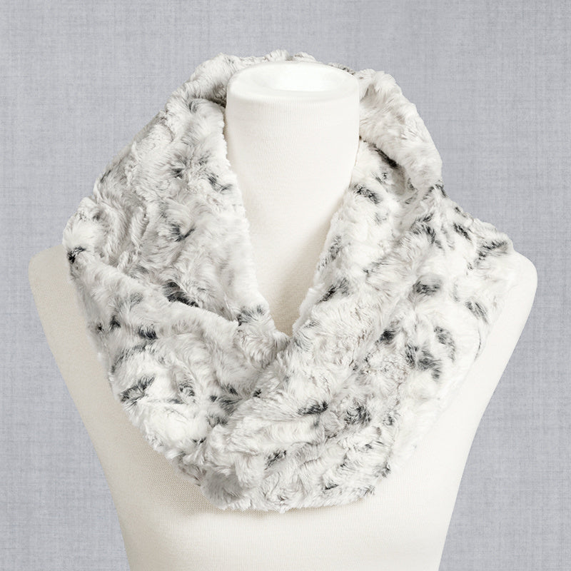 Cuddle® Infinity Scarf Kit - Luxe Cuddle Snowy Owl Alloy Primary Image