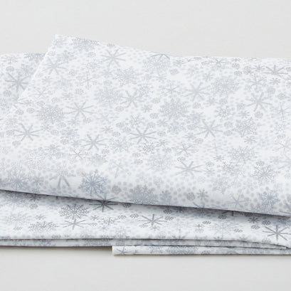 Star Sprinkle - Snow Crystals White/Silver 2 Yard Cut