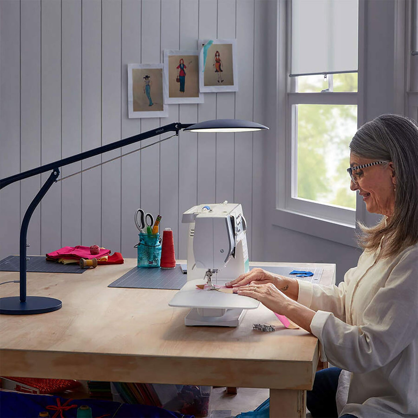 Cricut Bright 360, Ultimate LED Table Lamp US/CA Indigo Alternative View #3
